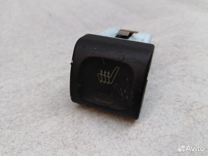 Кнопка обогрева сидений