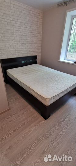 Кровать двухспальная с матрасом