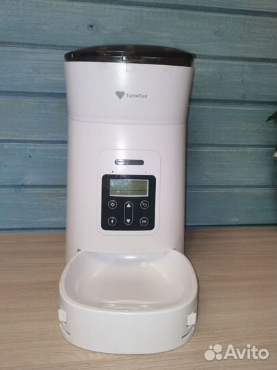 Кормушка для собак и кошек