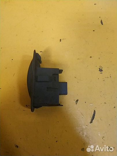 Кнопка электроподъемника Тойота toyota