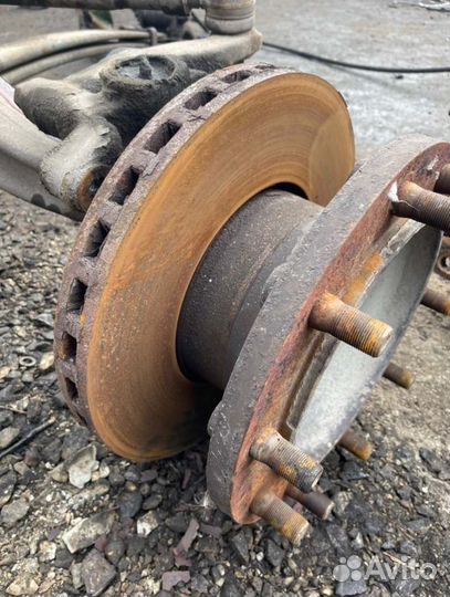 Ступица передняя Renault Magnum mack 400