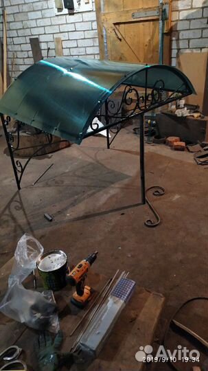 Навес над дверь