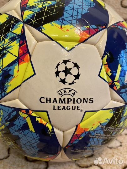 Футбольный мяч adidas