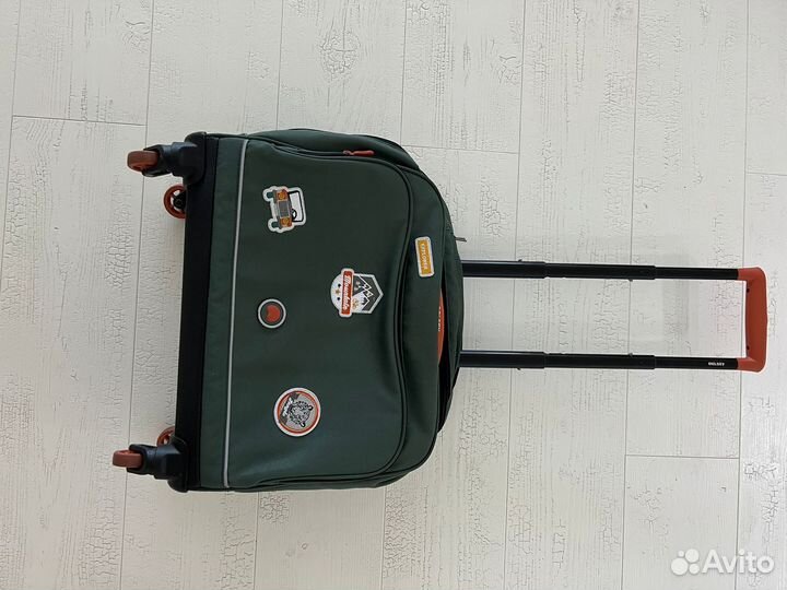 Рюкзак на колесиках