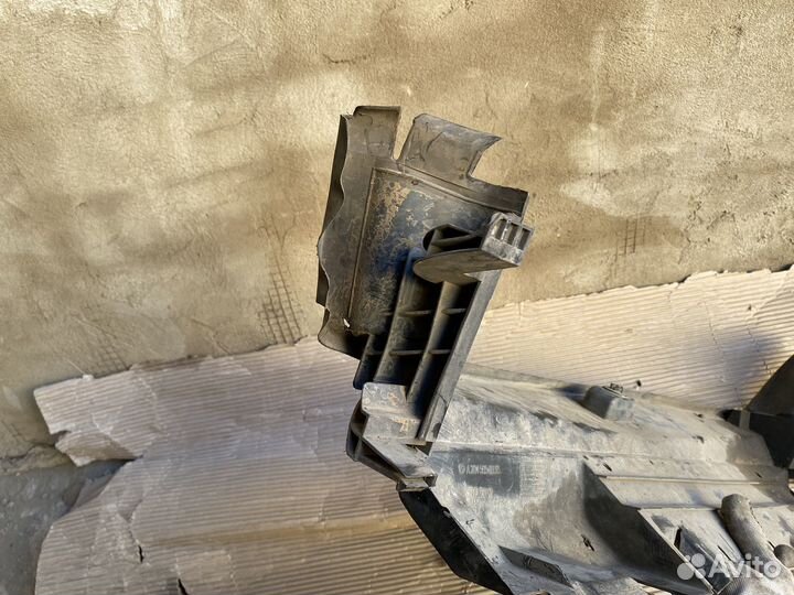 Воздуховод радиатора Mercedes C W204