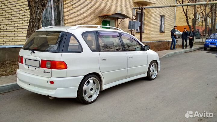 Toyota Ipsum 10 комплект накладок