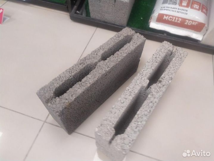 Керамзитобетонный блок с одной из баз