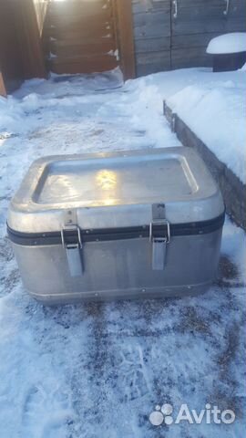 Термоконтейнер с набором посуды из нержавейки