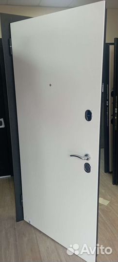 Дверь входная металлическая в квартиру