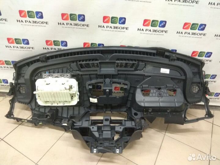 Торпедо Renault Fluence седан 1.6 2013