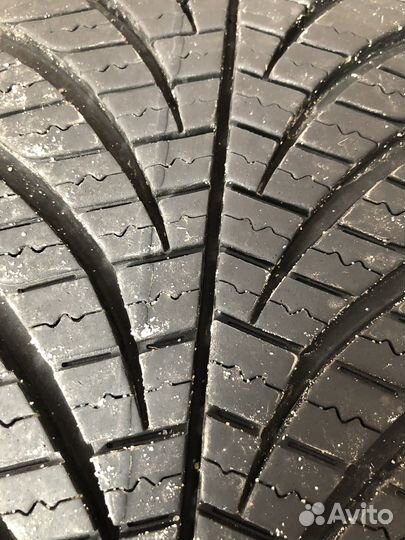 Goodyear Vector 4Seasons Gen-2 215/60 R17