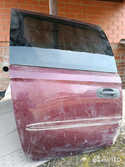 Дверь dodge caravan 4