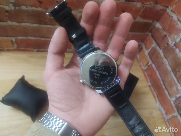 Часы Tommy Hilfiger