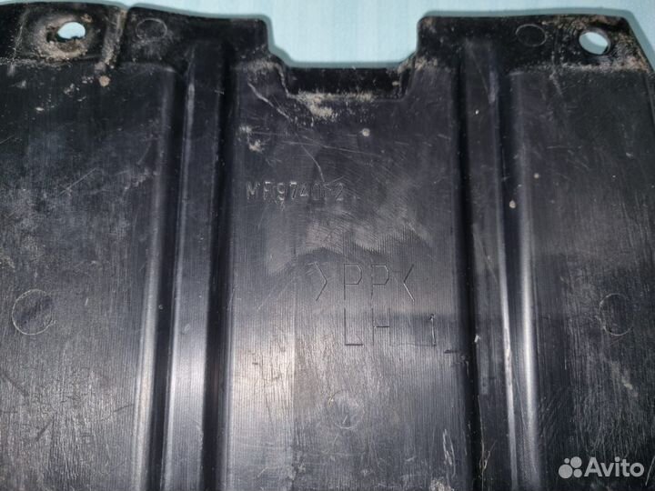 Пыльник двигателя левый нижний mitsubishi lancer 9