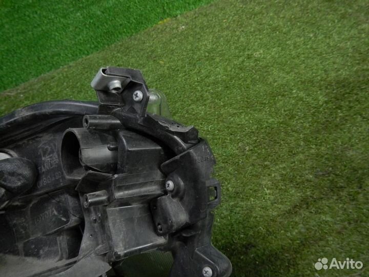 Фара левая Toyota RAV4
