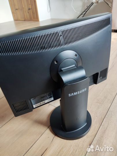 Монитор Samsung SyncMaster 2043bw