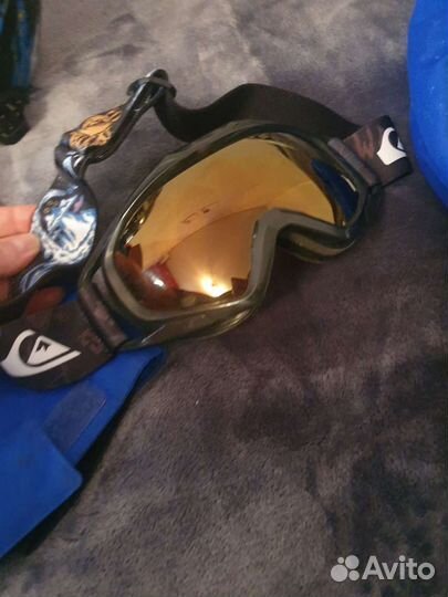 Горнолыжный комбинезон, шлем и очки Quiksilver