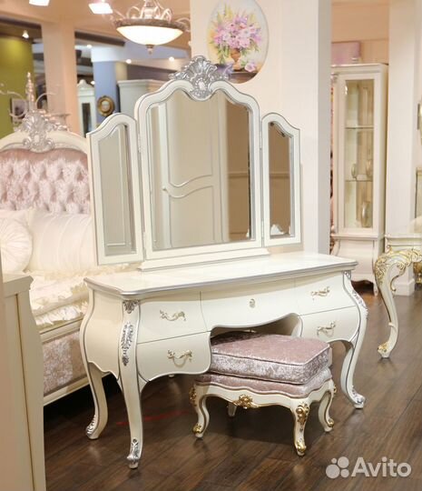 Пуфик классический слоновая кость, из дерева 410x610x480