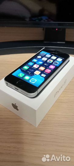 Телефон iPhone 5SE 64 Гб