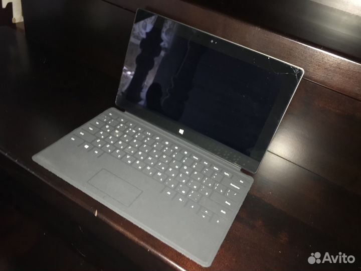 Планшетный компьютер Surface with Windows RT Touch