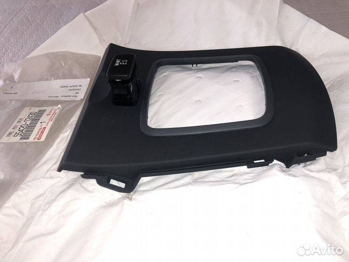 Накладка кпп Toyota Corolla E150 5542012430