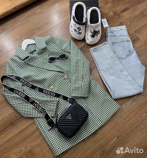 Женская одежда и обувь