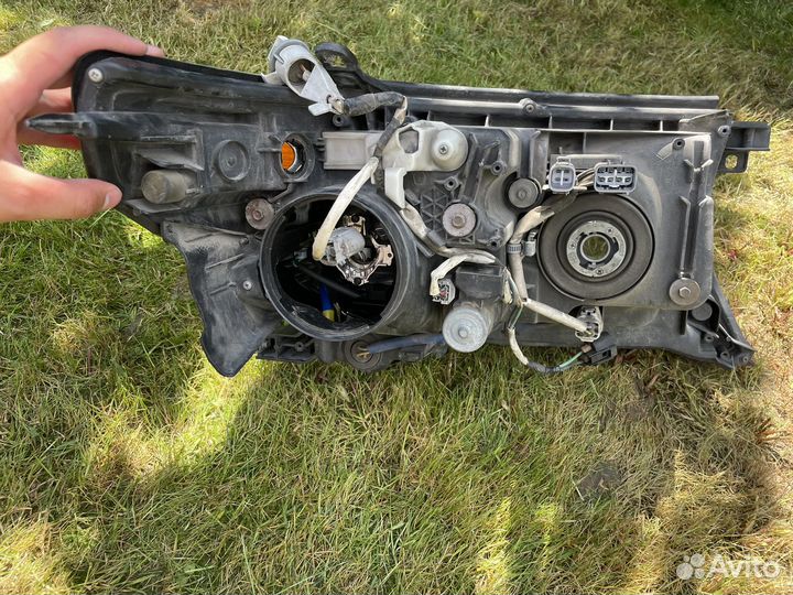 Фара левая toyota land cruiser 200