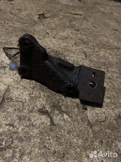 Левый 405 406 волга кронштейн двигателя опора