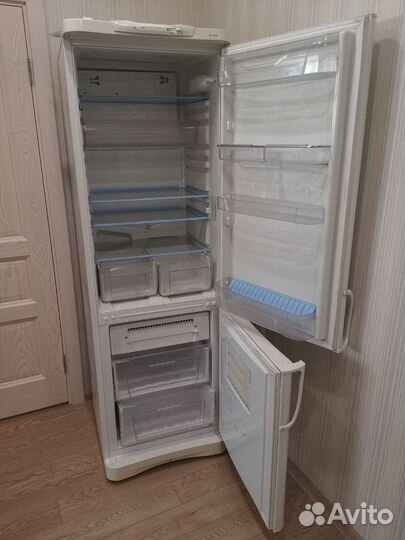 Холодильник бу indesit