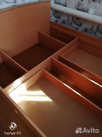 Кровать с выдвижными ящиками