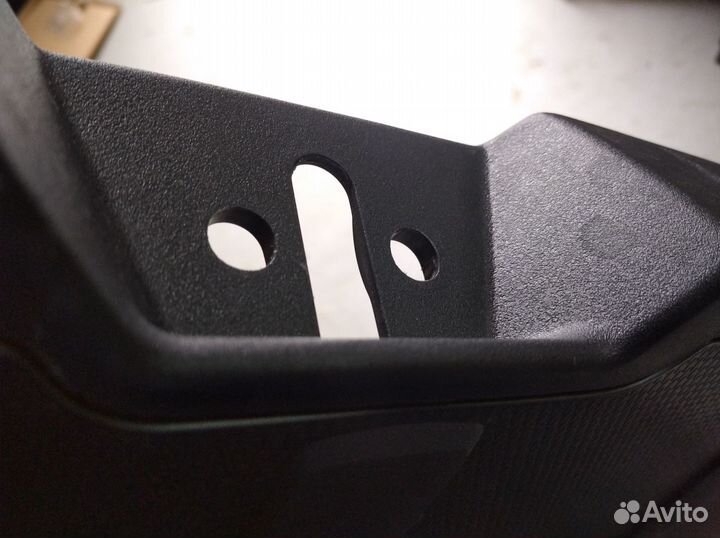 Обшивка двери багажника Mitsubishi Outlander XL