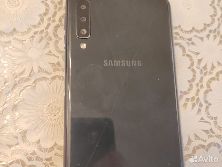 Samsung Galaxy A7 (2018), 4/64 ГБ