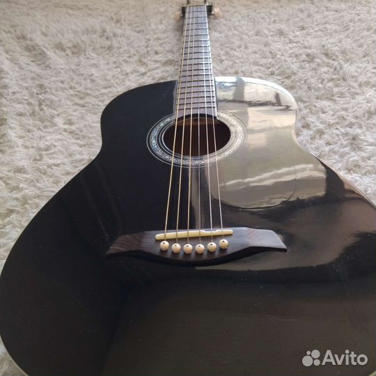 Акустическая гитара