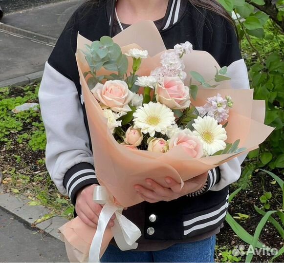 Букеты с гортензиями, ранункулюсами и розами