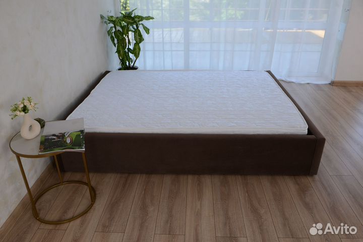 Кровать двуспальная 180х200 с матрасом