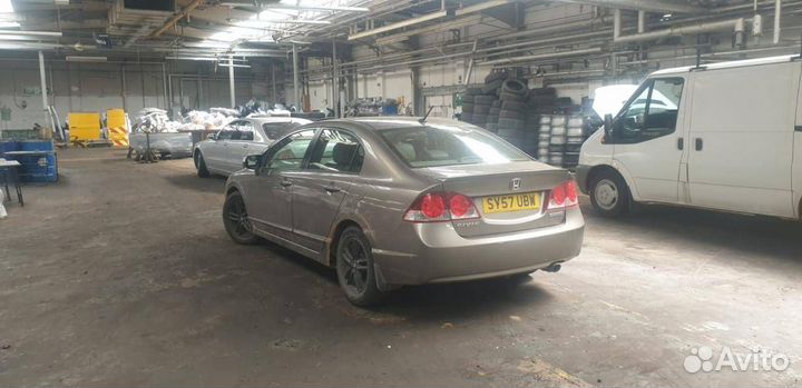 Спойлер крышки багажника Honda Civic 8 2007