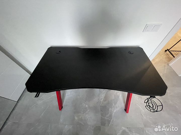 Компьютерный стол/RGB подсветка/Стильный дизайн