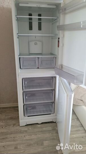 Холодильник Hotpoint-Ariston