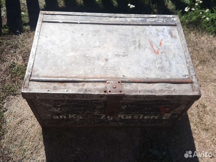 Сундук старинный