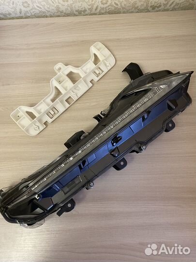 Фара поворотник правая и кронштейн на lexus NX200T