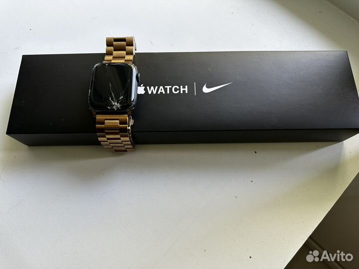 Часы apple watch se 44 mm nike