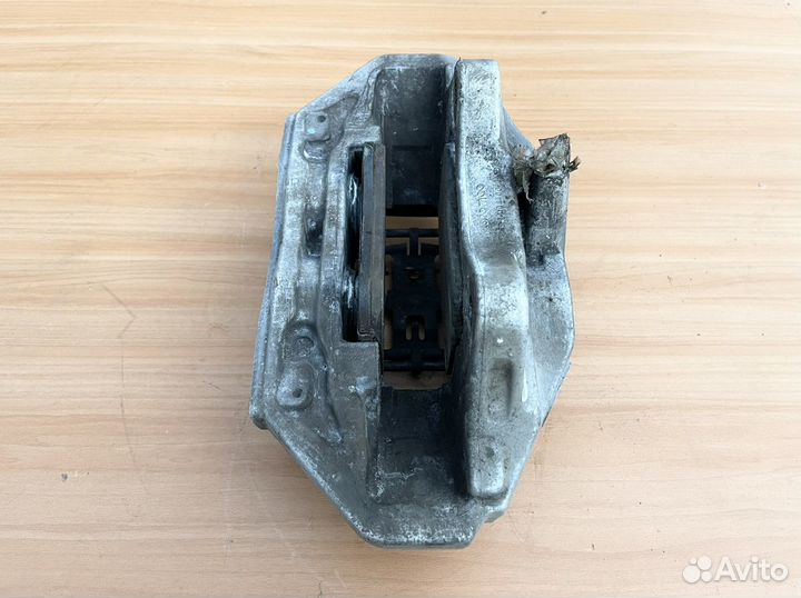 Суппорт правый Mercedes W222 C217 W217