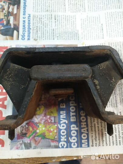 На ссанг енг кайрон 2.0 5МКПП подушки крепления