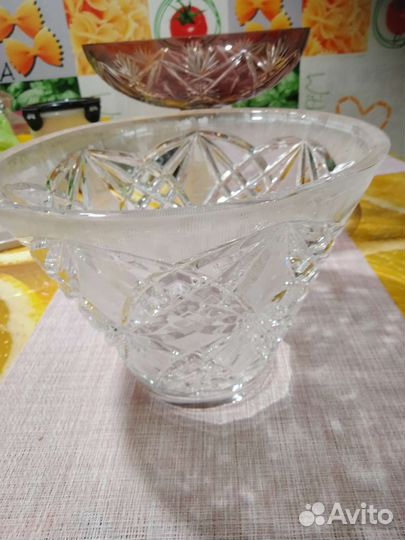 2вазы хрустальные салатник и на ножке