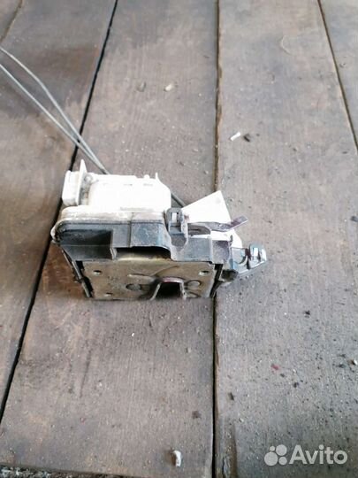 Задний левый замок двери фольксваген венто/гольф 3