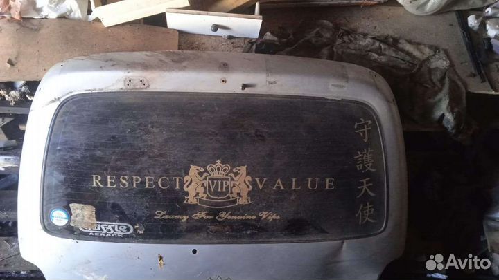 Продам стекло на тойота crahvia