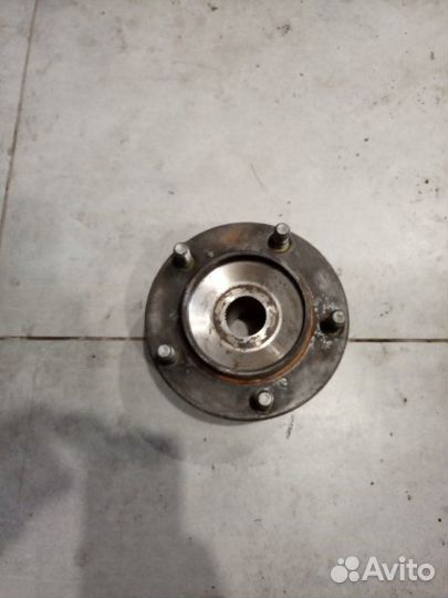 Ступица передняя левая Lexus Lx570 3 3UR-FE