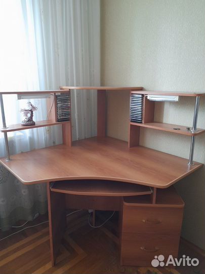 Компьютерный стол