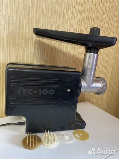 Мясорубка электрическая с насадками