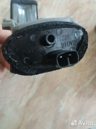 Повторитель поворота в зеркало Toyota Prada